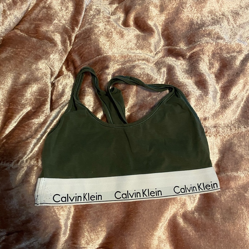 sports bra